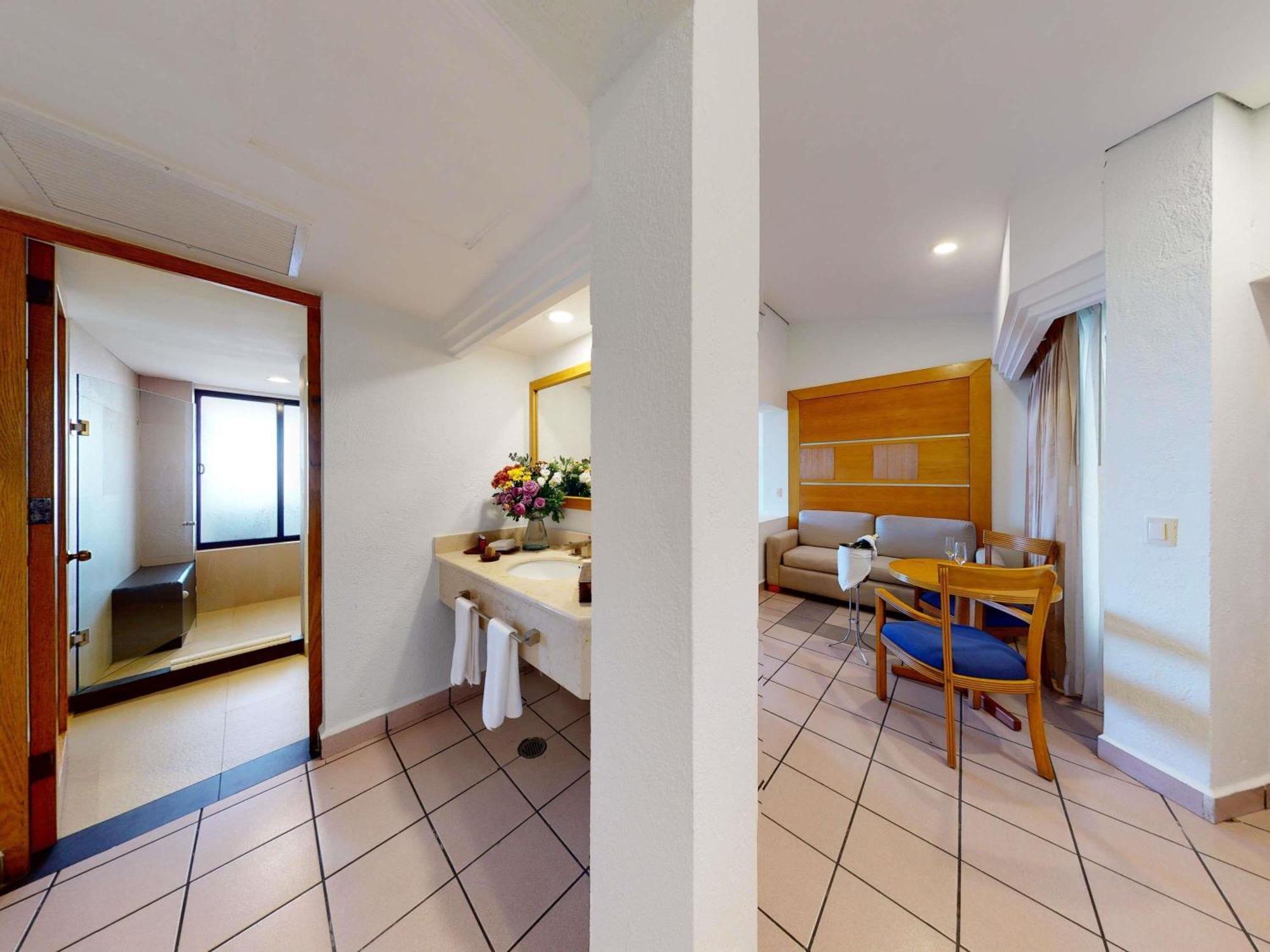 Classic Accessible King Room Terrace Garden View Mobility Access